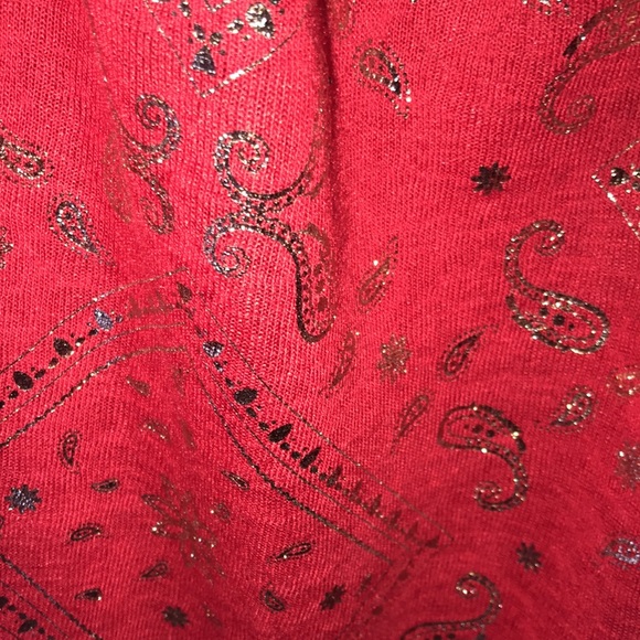 Red and Gold Chain bandana pattern top - Picture 2 of 3